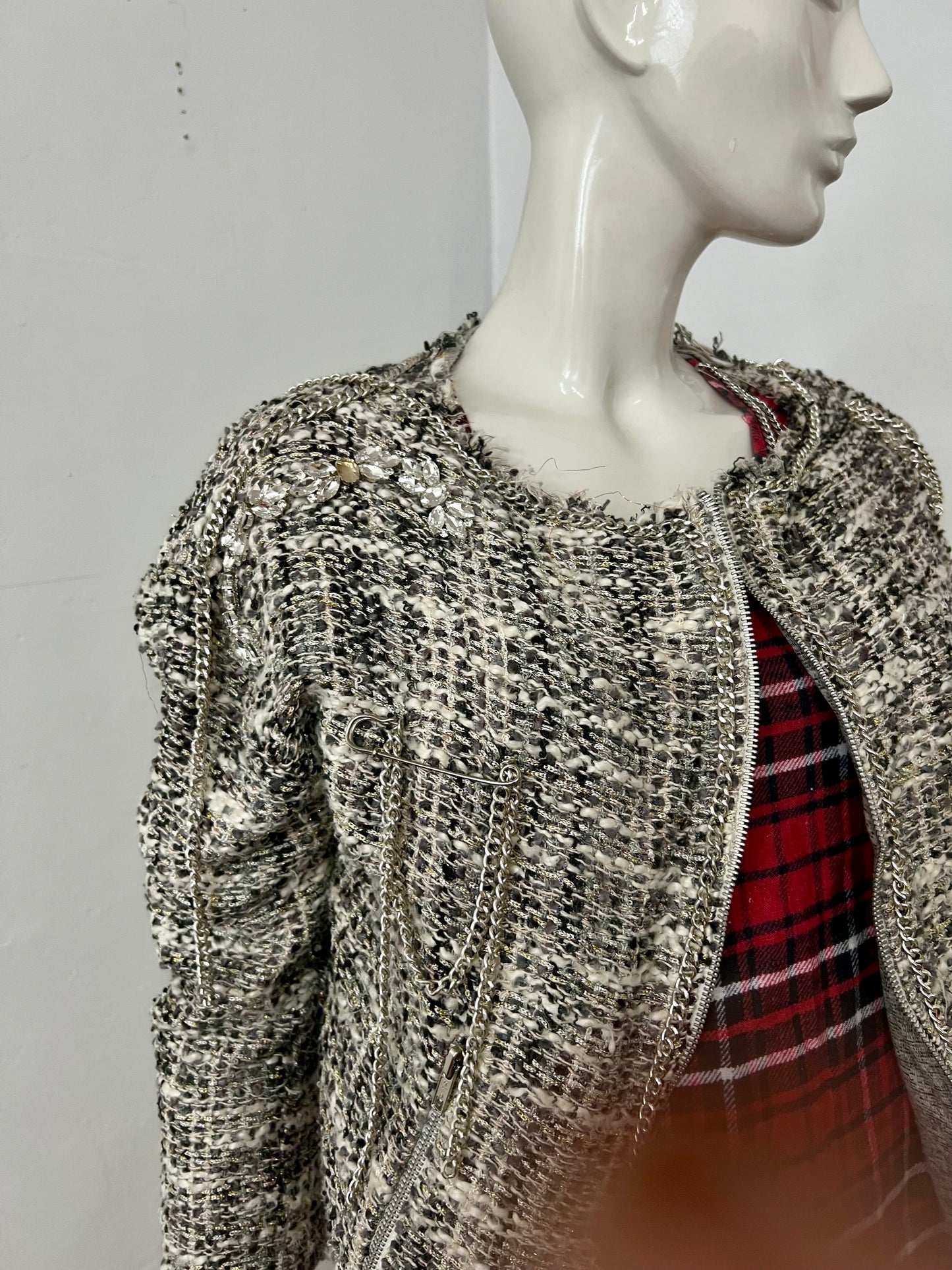 Chain pins and little sparkle tweed Ragtofab jacket