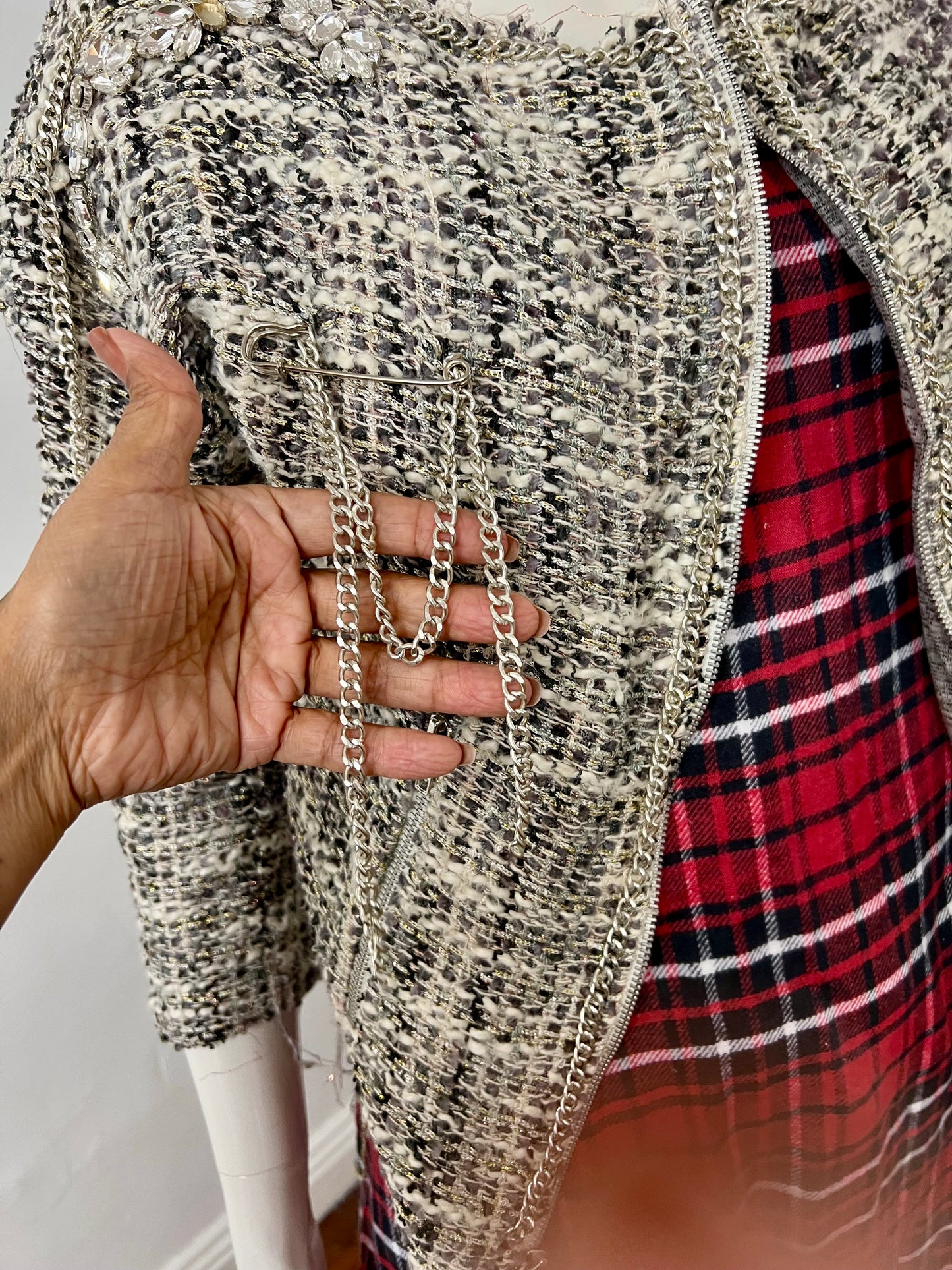 Chain pins and little sparkle tweed Ragtofab jacket