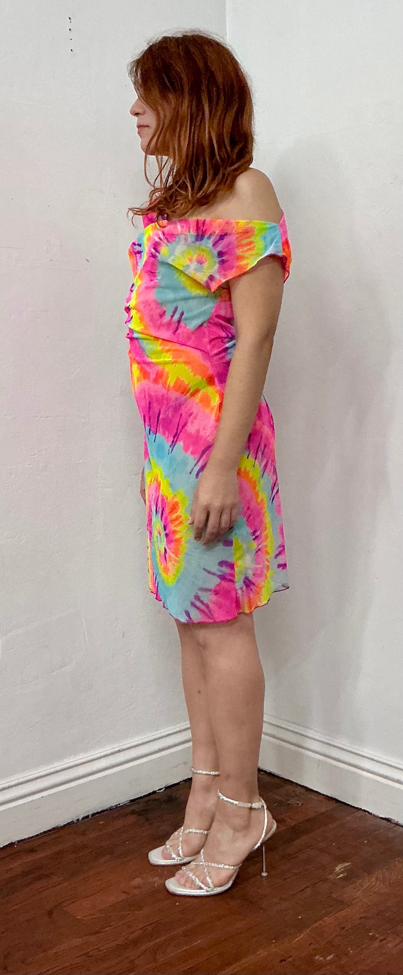 Off shoulder asymmetric mesh dress.