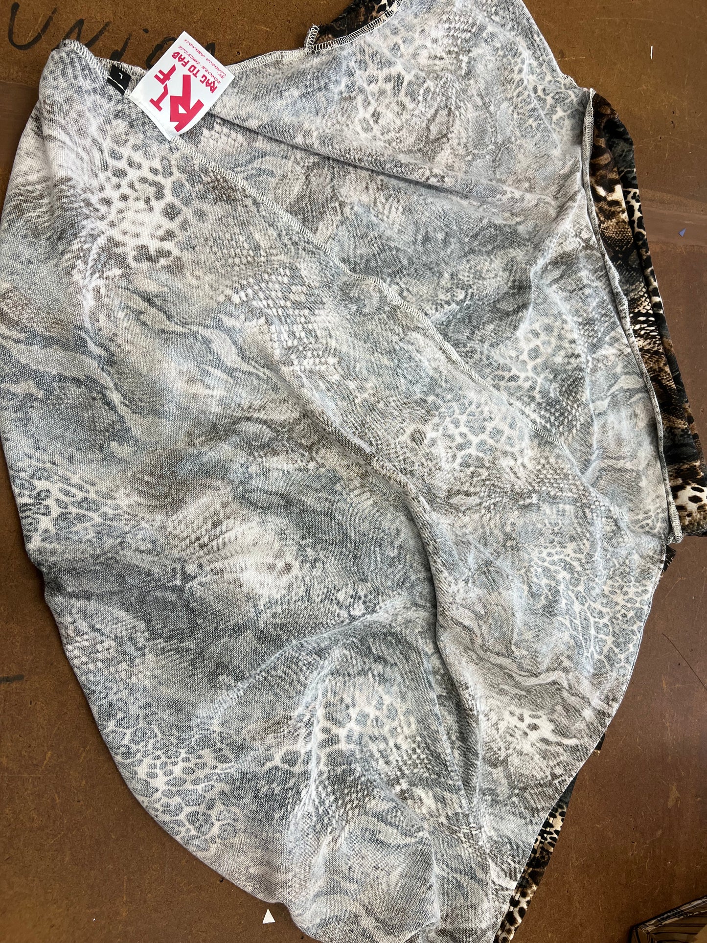 “MAGO” Ragtofab off shoulder dress.