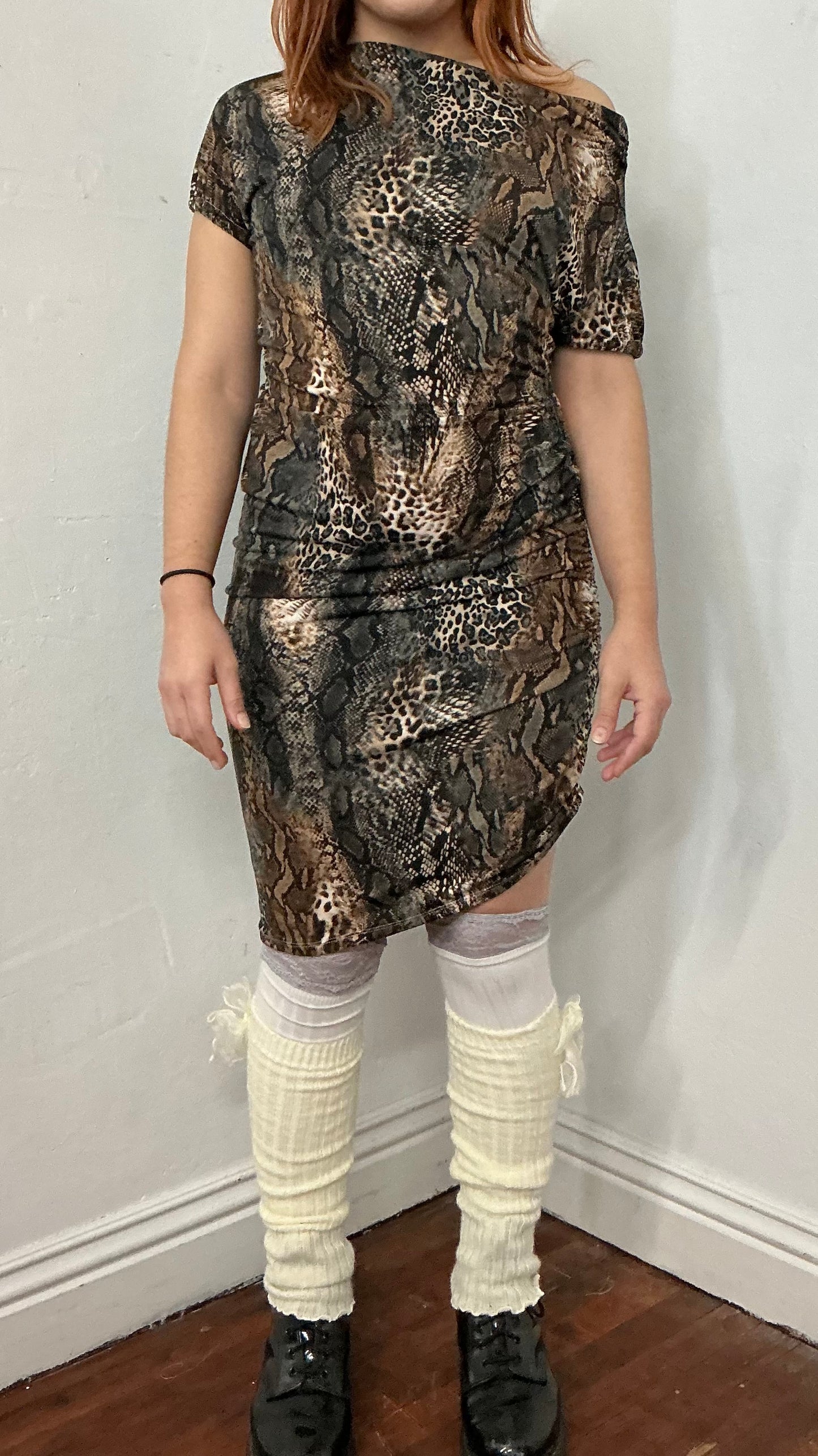 “MAGO” Ragtofab off shoulder dress.