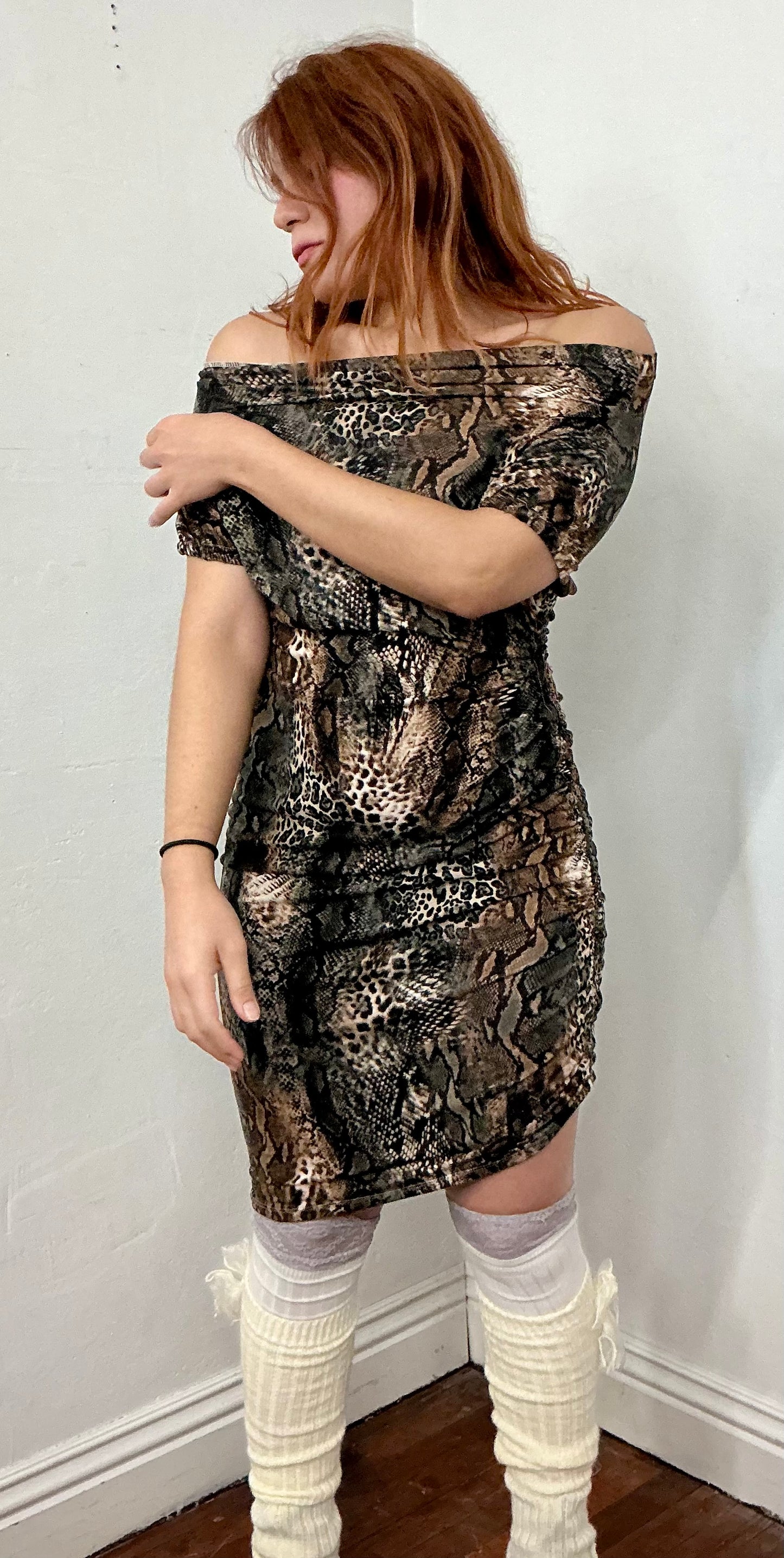 “MAGO” Ragtofab off shoulder dress.