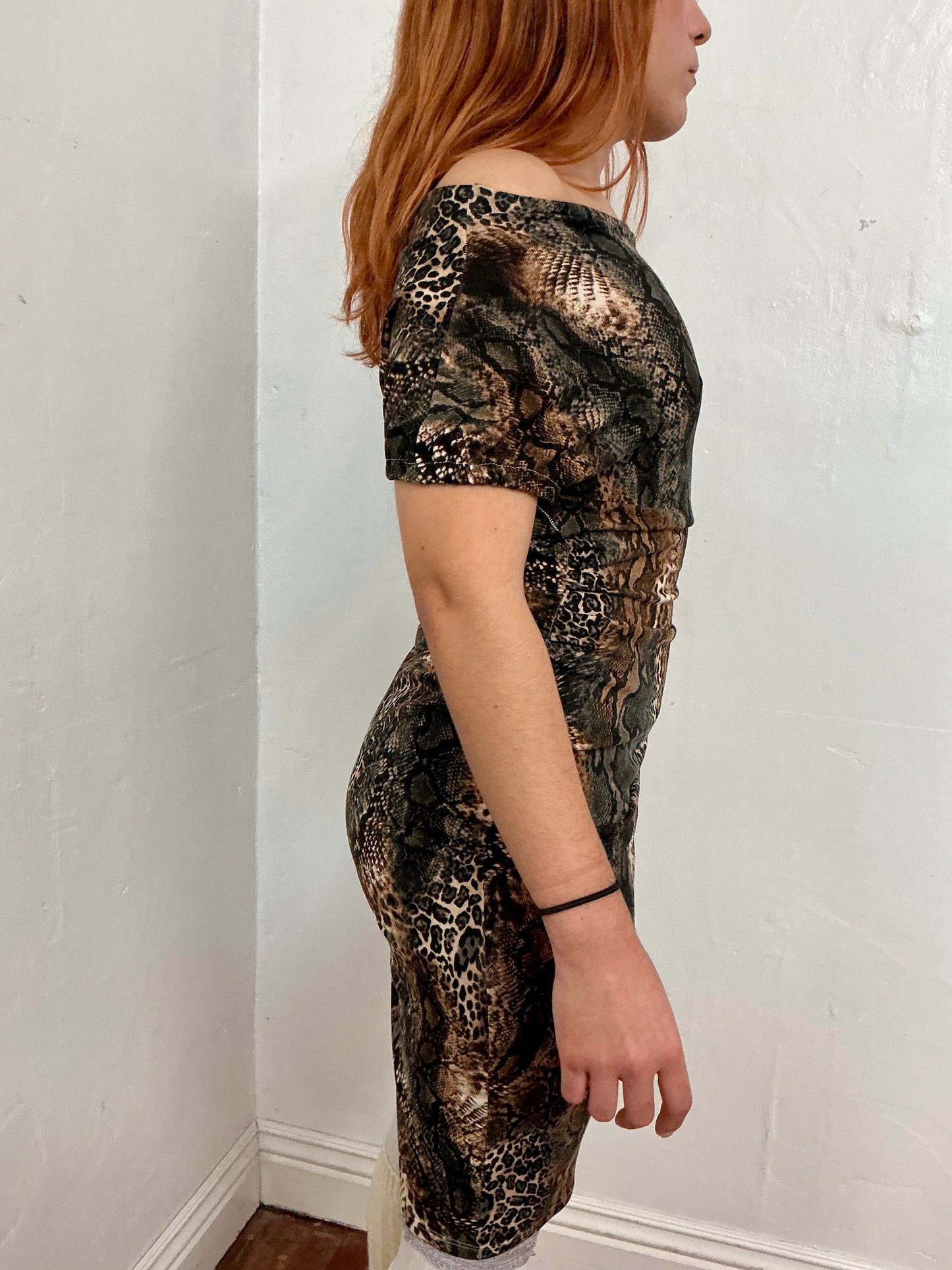 “MAGO” Ragtofab off shoulder dress.