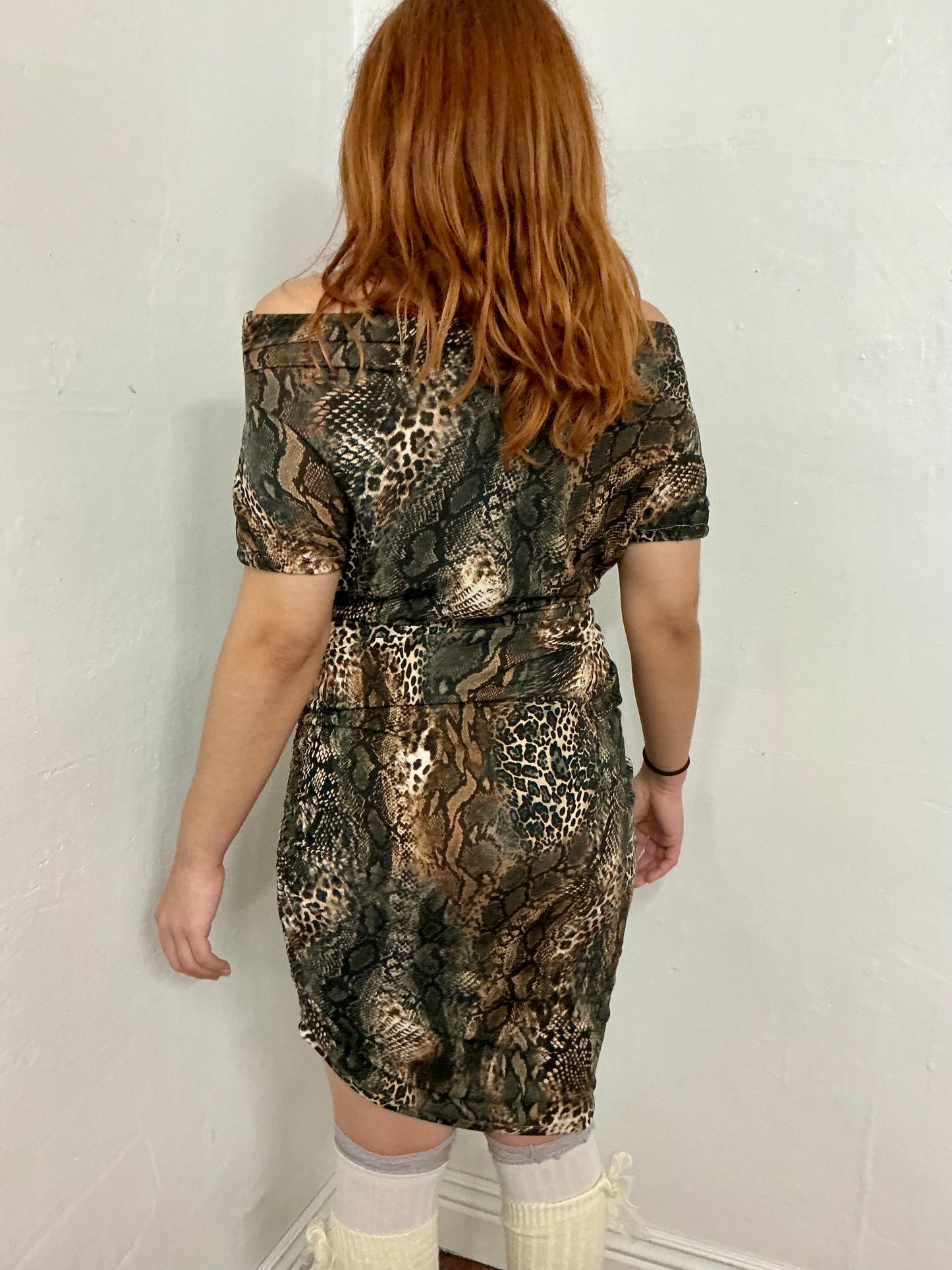 “MAGO” Ragtofab off shoulder dress.