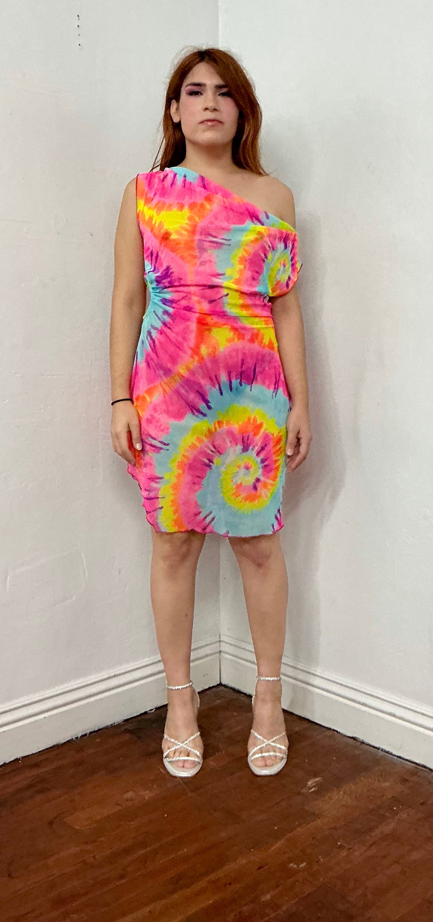 Off shoulder asymmetric mesh dress.